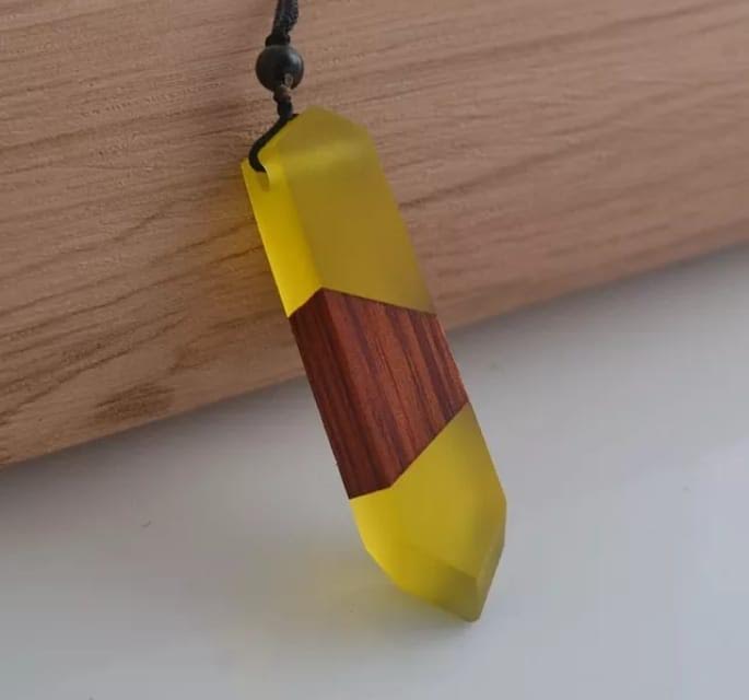 UNIQUE RESIN WOOD NECKLACE